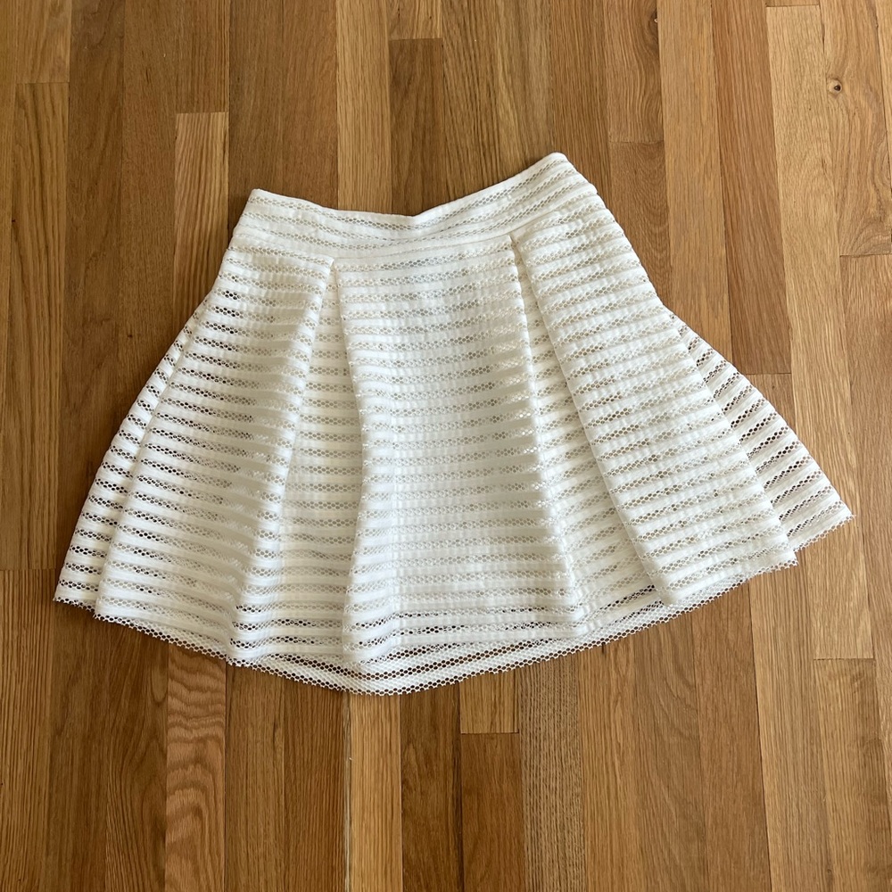 Express woman’s skirt